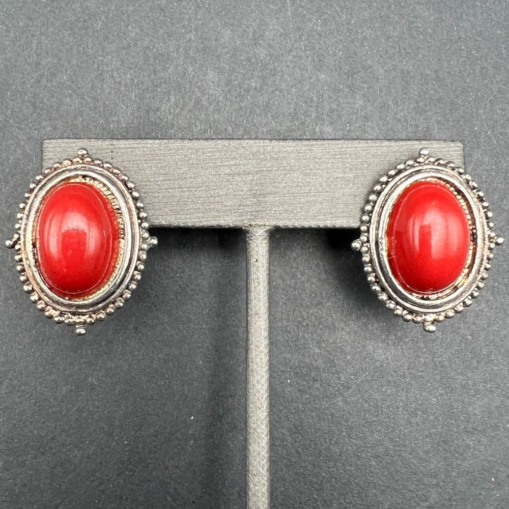 Vintage Womens Earrings Red Orange Oval Cabochon Silver Tone Beaded Frame Studs‎